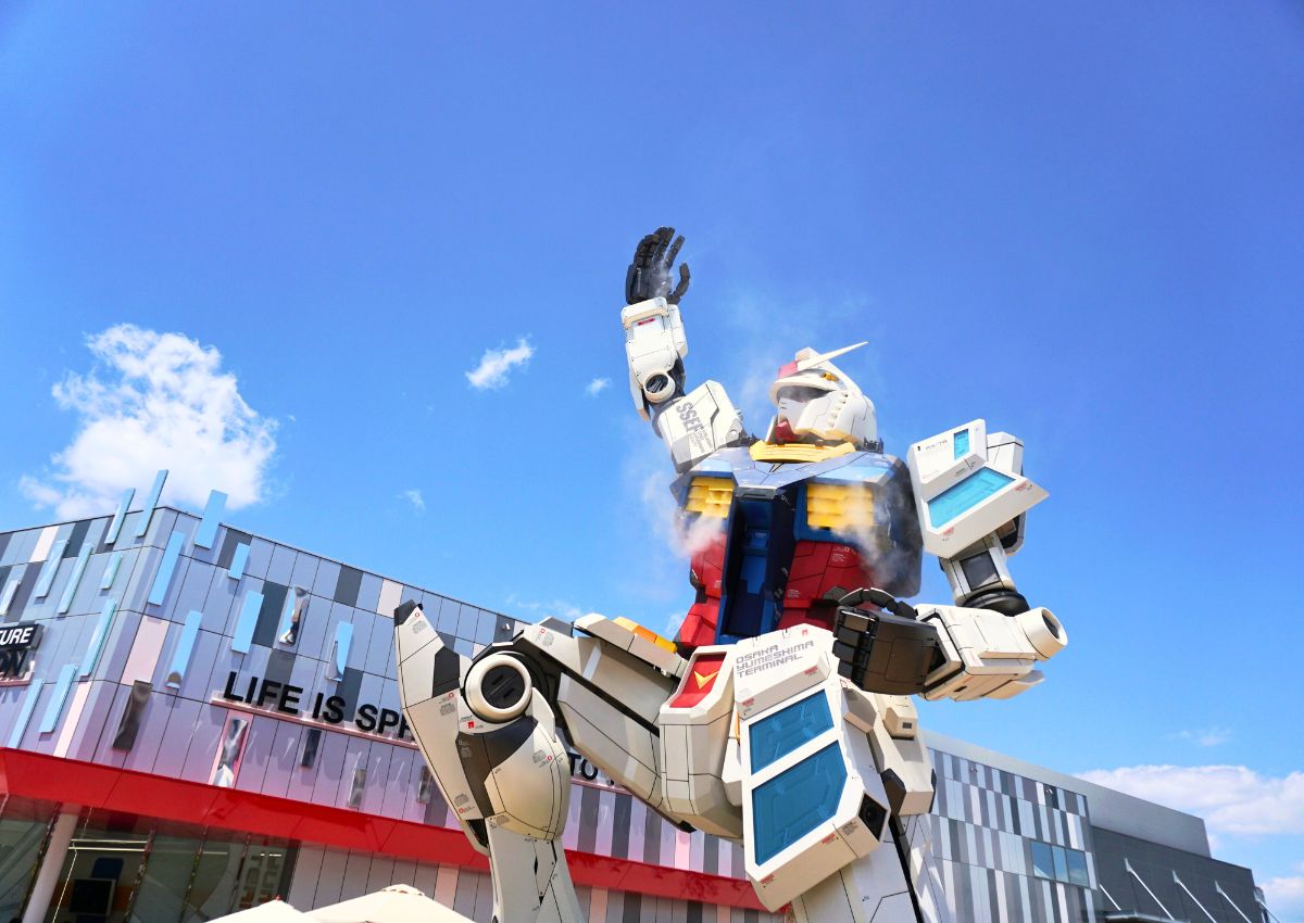 Gundam’s statue at the Gundam Next Future Pavilion
