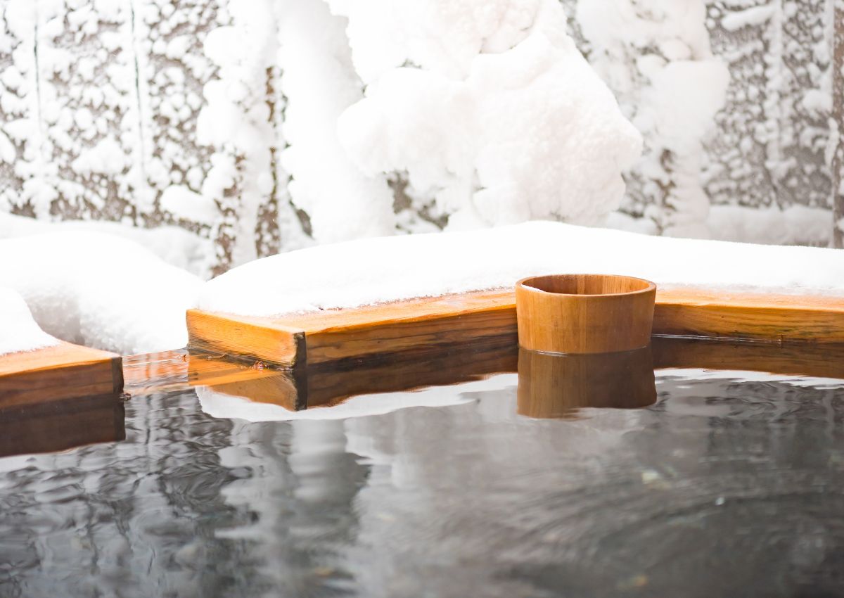 Private onsen tub with snow, Japan