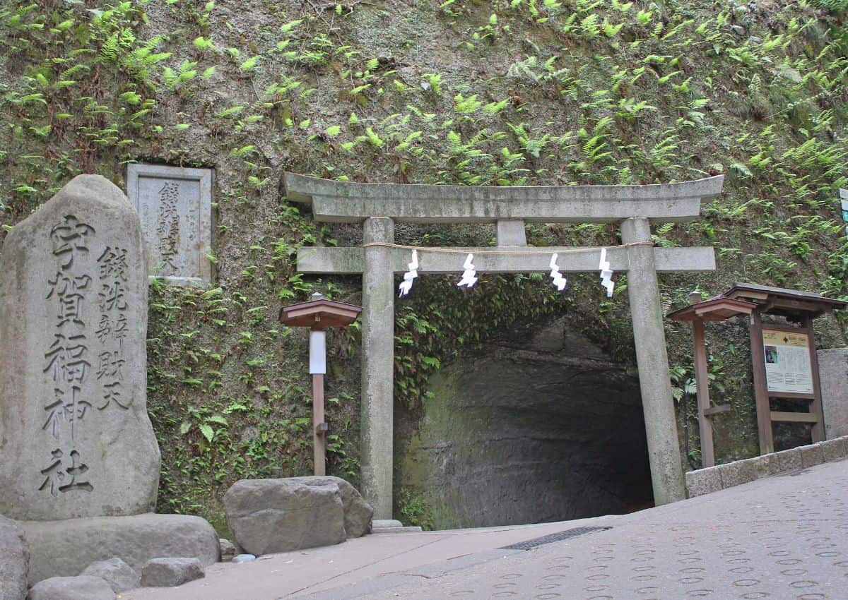 Zeniarai Benzaiten Ugafuku Shrine’s tunnel entrance, Kamakura