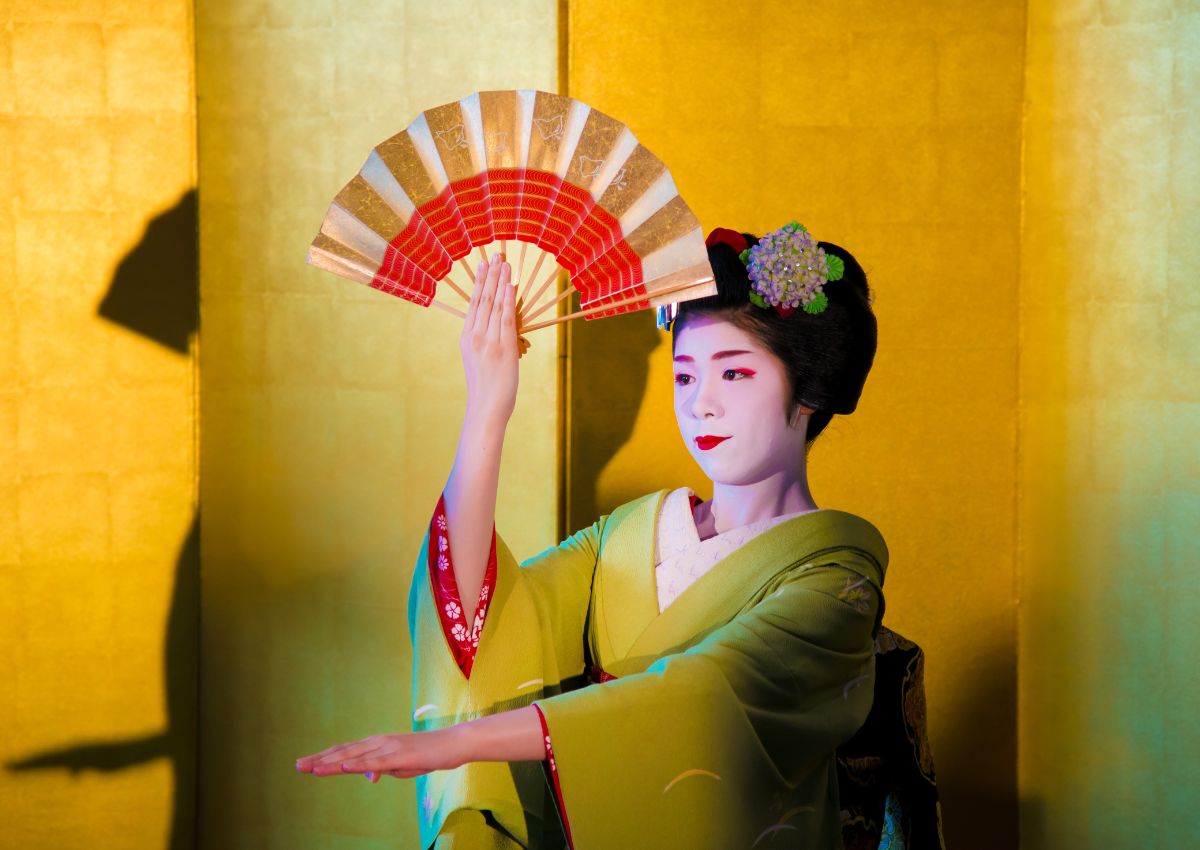 Traditional geisha dance performance
