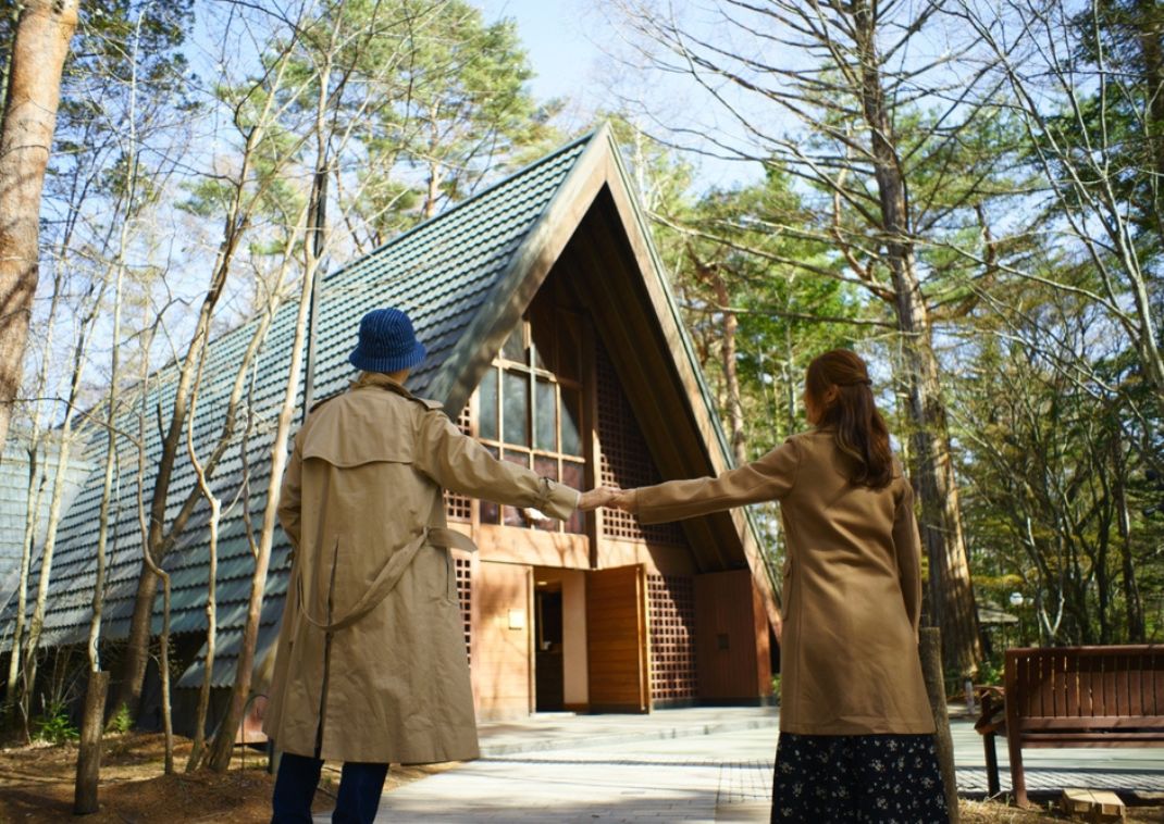 A couple in front of Karuizawa’s famous Kogen Church