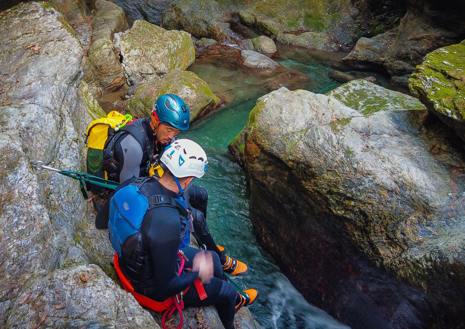 Canyoning with a guide along the Niyodo River in Kochi