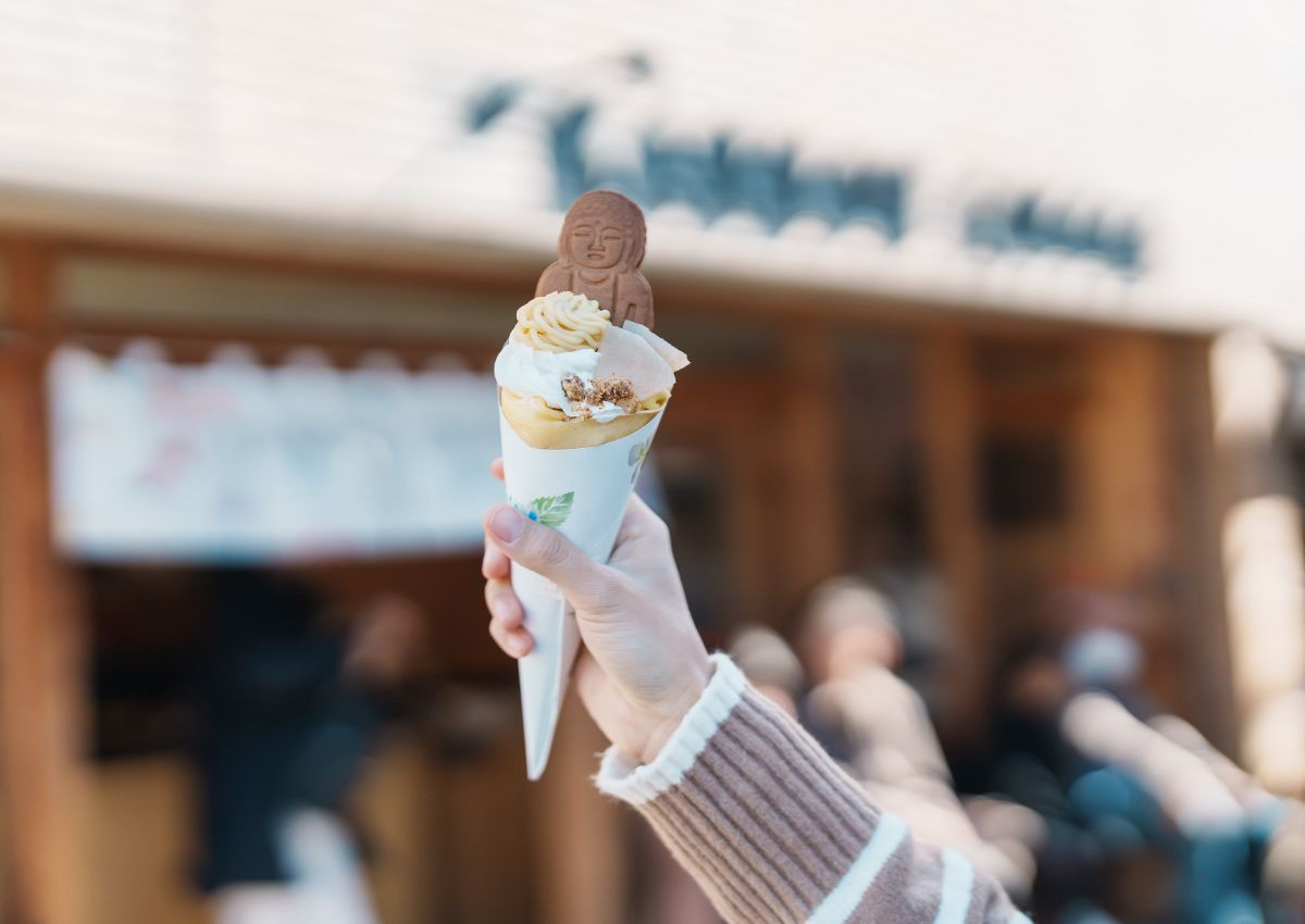 Great Buddha crepes in Kamakura