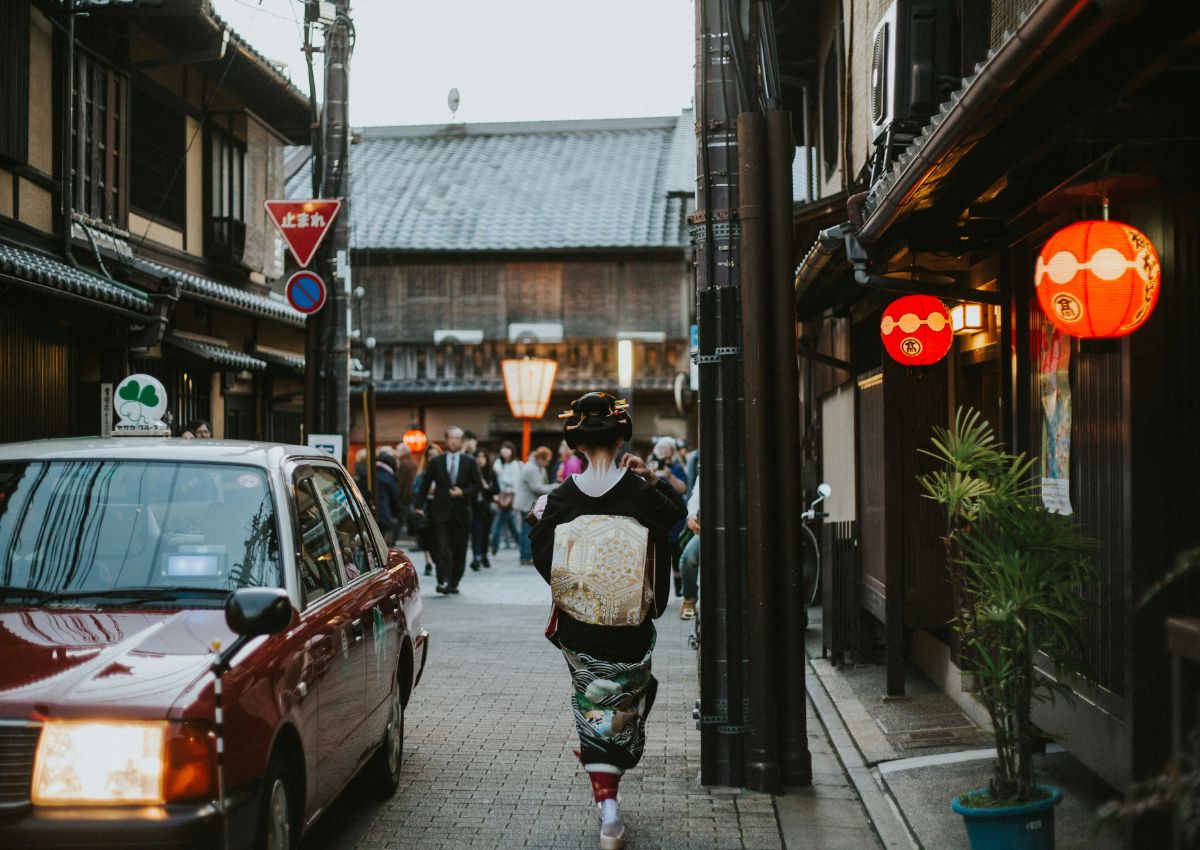 Geisha walking on the street of Gion in Kyoto, Japan