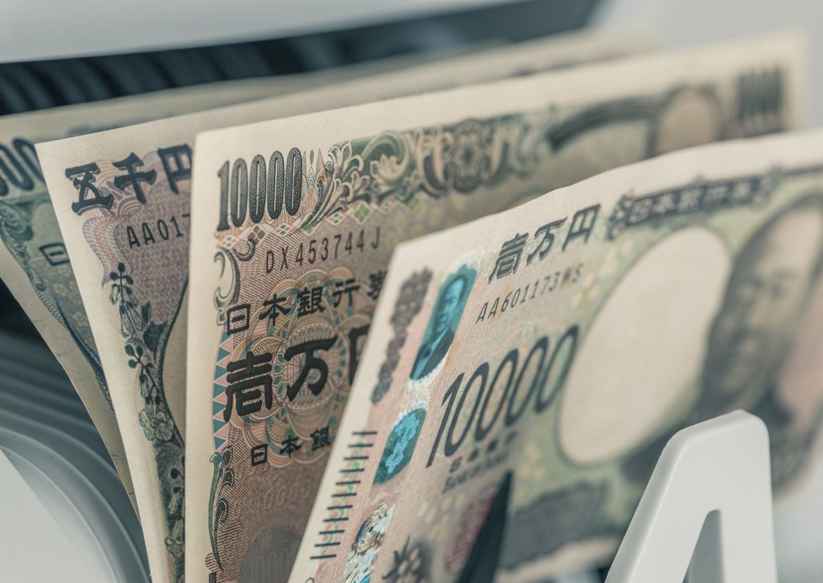 Japanese yen paper bills