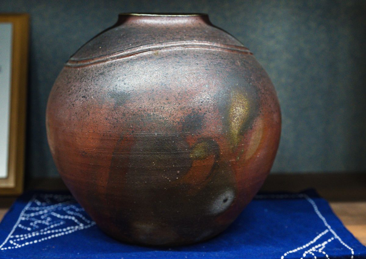 Japanese Bizenyaki vase with visible flaws