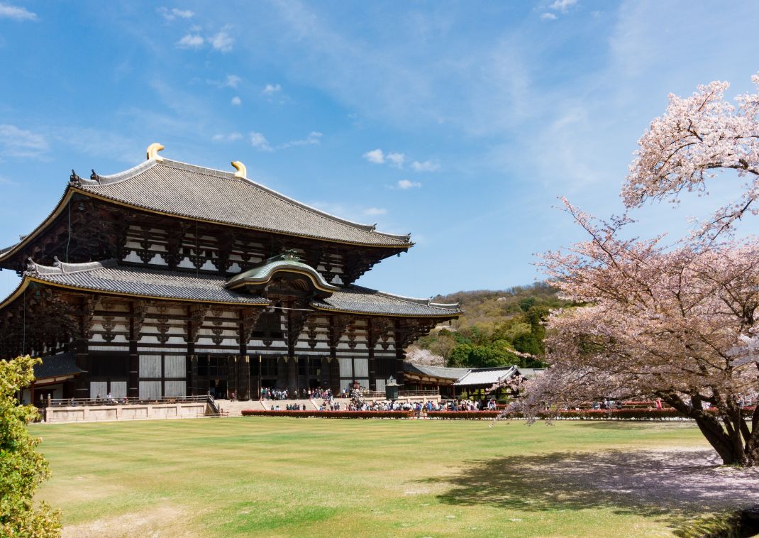 Ara Pond in Yoshiki-en Garden, Nara