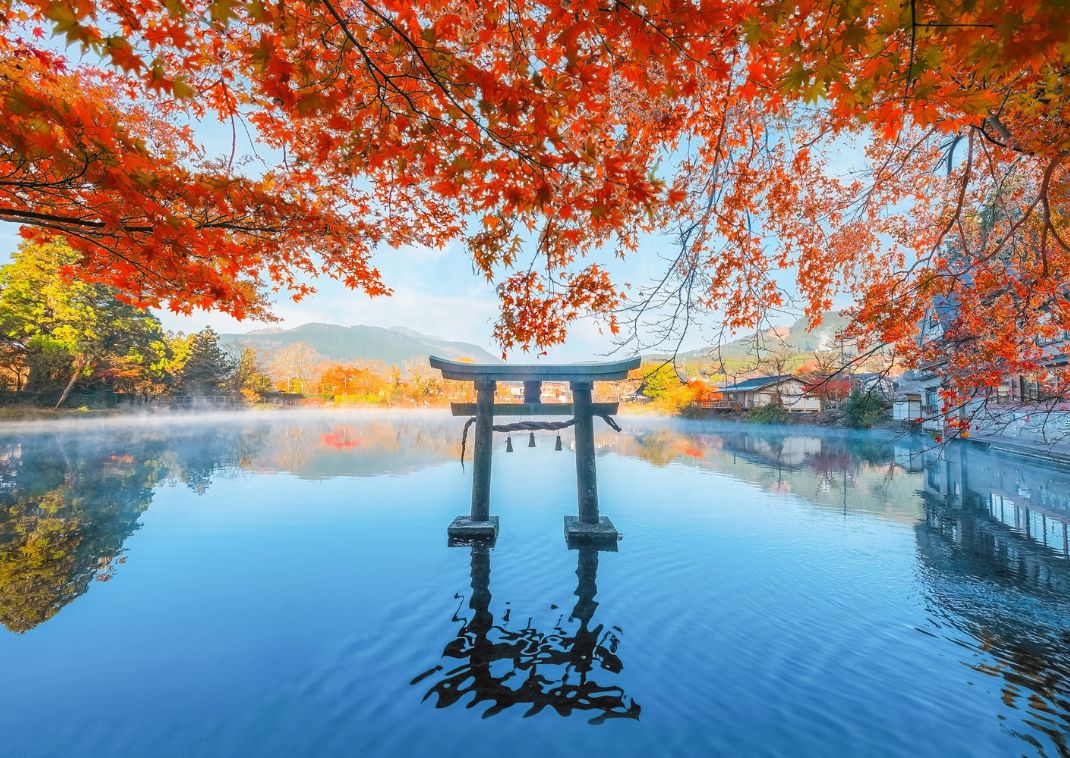 Tenso-jinja shrine at Lake Kinrin, at the foot of Mount Yufu