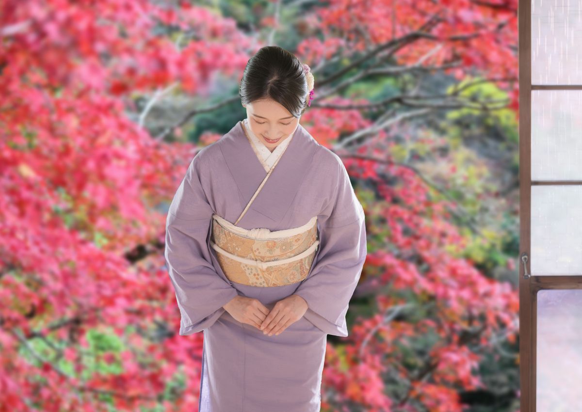 Japanese lady wearing Iro muji kimono