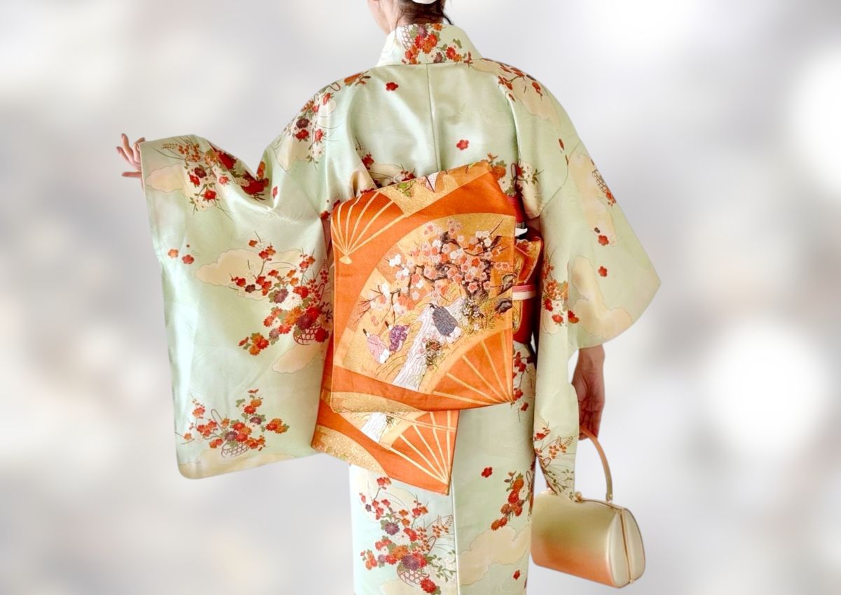Woman wearing tomesode kimono