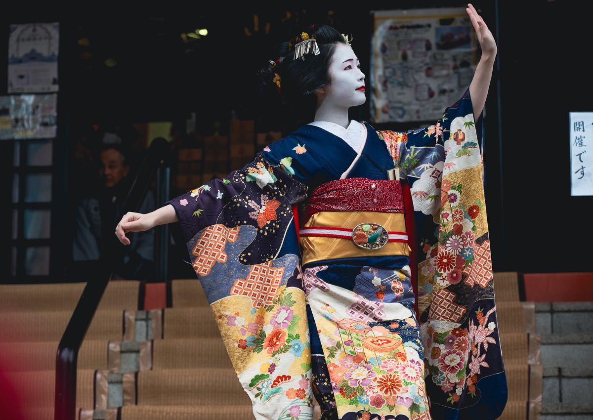 Maiko wearing a furisode kimono dances in Tokyo