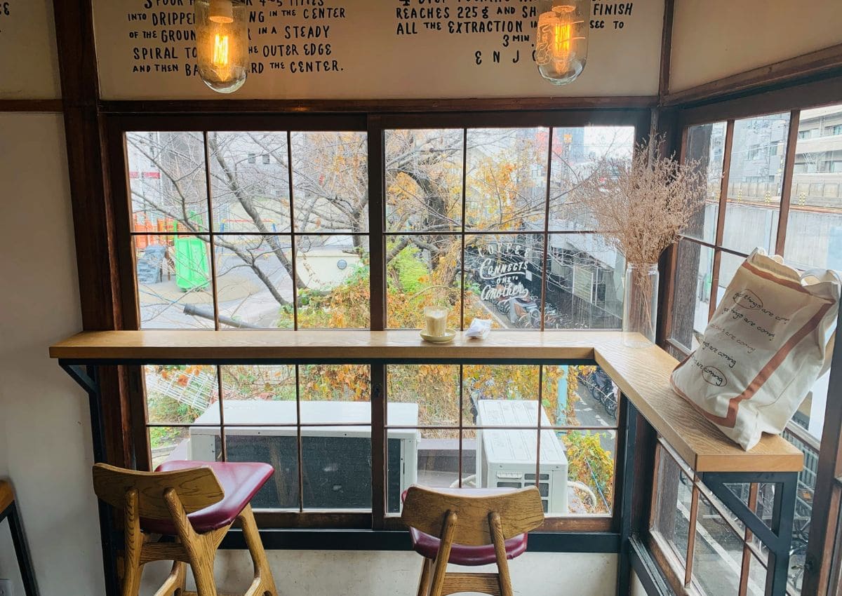 Interior of Onibus Coffee, Nakameguro location
