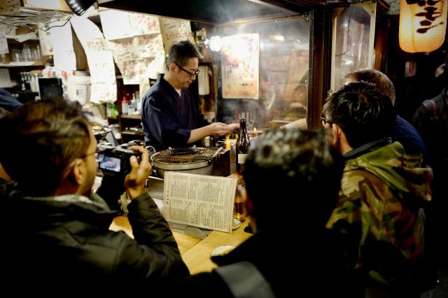 People eating in an Izakaya 