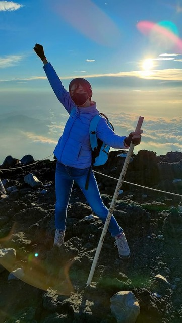 Making it to the top of Mt Fuji
