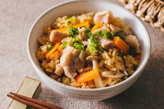 Aji gohan, rice with mushrooms and vegetables 