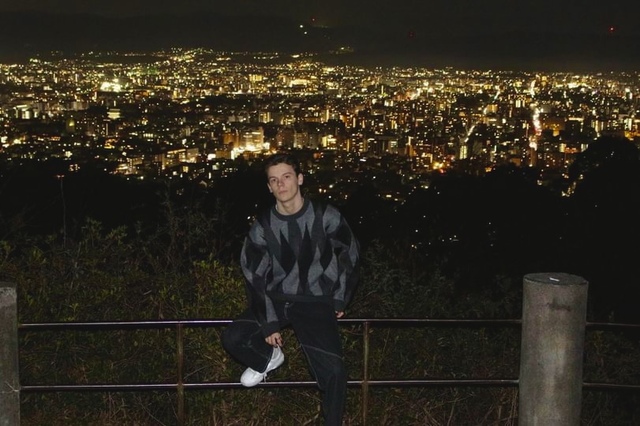 Enjoying the night view of Kansai area