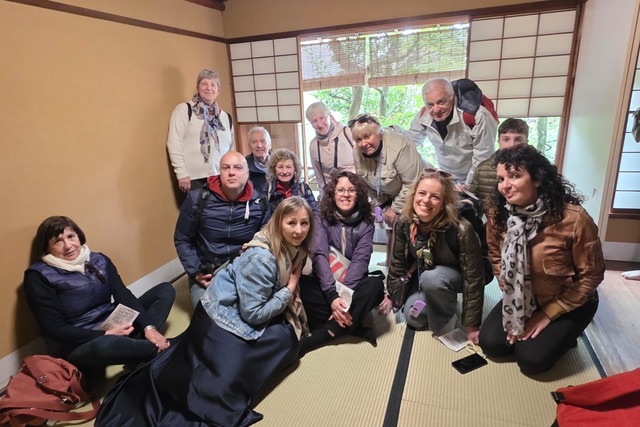 With a Japanspecialist group during a spring tour