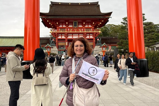 With Japanspecialist flag at Fushimi Inari Shrine, Kyoto