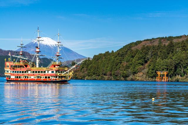 Cruise Ship, Lake Ashi