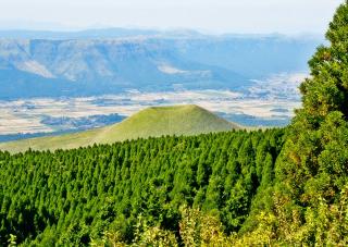 Sweeping volcanic landscapes outside Kumamoto