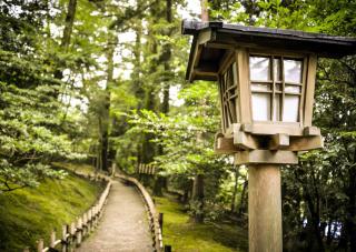 Strolling the paths of Gyokusen Inmaru Park