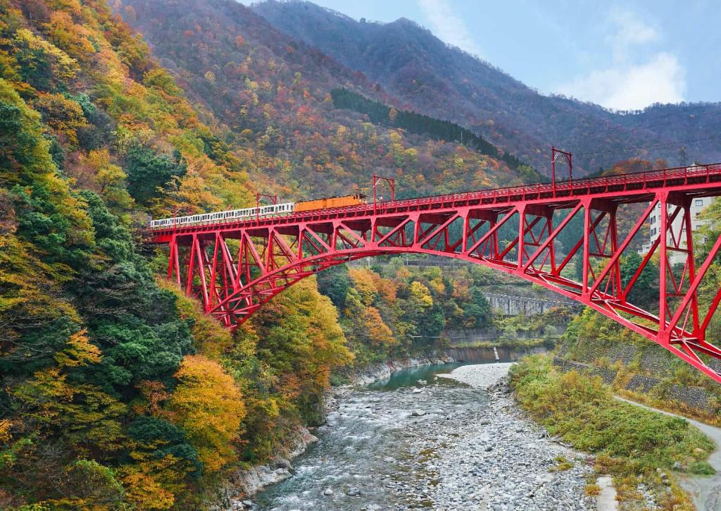 Kurobe Gorge Railway