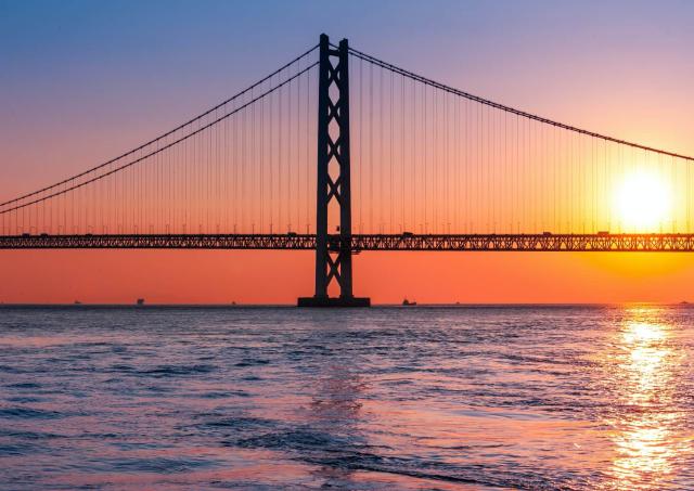 Akashi Kaikyo Bridge at sunset