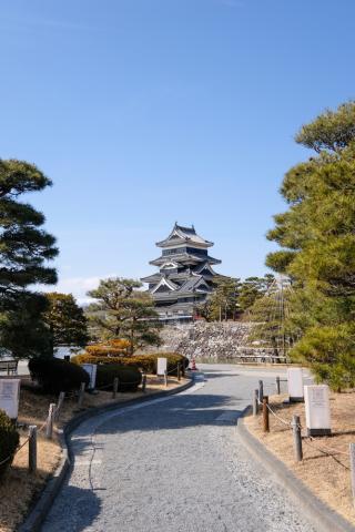 Matsumoto castle approach