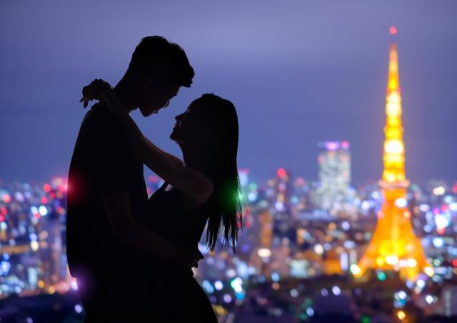 silhouette of romantic lovers with tokyo tower in japan with sunset 