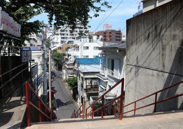 The stairs where Taki and Mitsuha finally meet in Tokyo