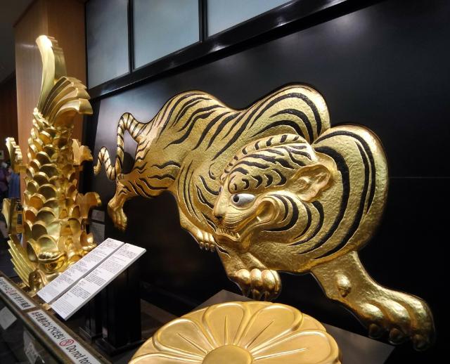 Famous tiger of Osaka Castle’s top